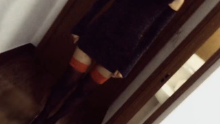 依依看到大屌就發情 想擋都擋不住!