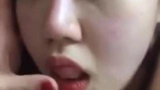 傻妹妹脫光拍給男友看。結果視頻被外流了