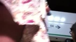 南韓地鐵尾隨抄底偷拍美腿短裙～44
