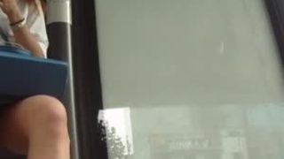 南韓地鐵尾隨抄底偷拍美腿短裙～05