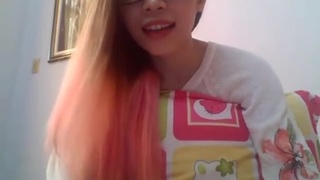 紅髮妹妹拍到飢渴難耐找東西填滿小穴!!(2)