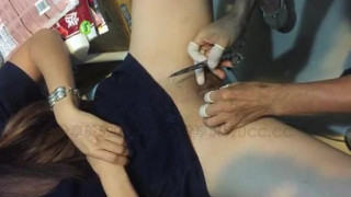 我故意找 路邊的穿環店穿環 老闆是老頭 但我喜歡被偷拍跟圍觀