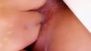 한나는 맨날 한나보지 괴롭히고 징징거리고… 못살게해요 그래도 착한 한나보지는 맨날 저한테 먹을걸 줘요 어떨땐 하얗고 어떨땐 투명한데 하얀게 더 맛있는거같아요 성아 보지에서도 이런거 나올까요?