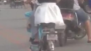 风吹屁屁凉 江苏地区可以玩人前露出的骚女联系我 Q295388369