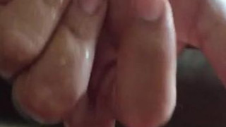 finger her fast makes her squirt