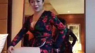 老娘风韵犹存功夫了得，岂是外面那些妖艳贱货所能比的。真正的老炮