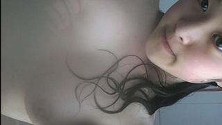 藝校妹子自拍洗澡傻傻以為可以投稿演員招募