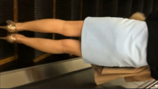 真‧偷拍神人!!趁搭電扶梯偷偷地拍穿短裙的騷妹 被發現就完了 3