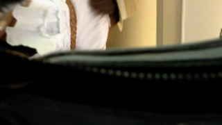 真‧偷拍神人!!趁搭電扶梯偷偷地拍穿短裙的騷妹 被發現就完了 1