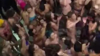 校园里的疯狂裸奔