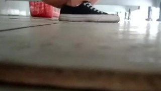 : 給你們一個小福利，電臀小姐姐。那個抖動速度喲，嘖嘖嘖，操起來女上男下一定很厲害！誒，不過話說回來，這就是你尿尿不擦的理由嗎？要不我幫你舔舔？ 厉害了