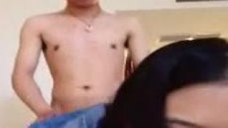 女友过生日，正好情人有空，自然是他们2一起庆祝，让我在家待着啦。寂寞的夜晚，女友还是很体贴的给我发来了QQ手机视频~ 让我也耳闻目睹下她生日夜晚的精彩。我真是太幸福了。 Mhhh - Khunlatex