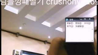 “익명"님 제보♡ 21살 여친ㅋ 직접 편집까지ㅋ “여친이랑 찍은거 별건아닌데 그냥 썩히기도 뭐하고 해서 그냥 수원에서 학교다니는 대학생 이에요” 라고 톡 주셨는데요 ㅎㅎ 직접 여친얼굴 편집까지 해서 보내주셨는데요 아이고 아이고ㅋ 여친 흔들리는 빨통 지리고 허리 돌리고 올라타 미친듯이 흘들어 주는 열정 다 좋은데요 ㅎㅎ 아쉬운건 저렇게 미친 폭풍섹을 하는데 사운드 를 죽여버렸다는거 아놔 개 아쉽고요 맘이 너무 아프다 분명 미친 암캐년 처럼 소리 질렀