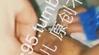 吹箫部分实在太销魂，培养的！可惜了忘记买牛奶了。哈哈，不然一边倒，一边让女人品尝蛋蛋上的甘露，这种感觉甘比几天没喝水的母狗，看见水，疯狂的饮水的感觉，哪怕水是在沟里，都疯狂的享受着！可恨身边没个靠谱的朋友，帮去买，帮摄影……不然一边倒，一边摄影，记录下女人荡妇的表情，向实力男人臣服，出门又化妆好，好贵冷艳的反差的感觉！上星期环儿来姨妈所以没拍，这星期六七洗，拍，顺便，阴唇下面两个小环看了下肉洞，有点大了，想尝试把2毫米的环下了，上4毫米的了！有啥好玩，拍照姿势经典的，都赶紧告诉我哦！女神变性奴环奴，不需要