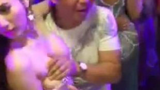 ?打开微信，点击添加好友 ?点击搜索公众号 ?输入“老号”，搜索关注哟 ??????????? 分享在线视频，各种稀缺资源 美女美色，提供下载哟 ?关注微信公众号：老号 ?关注微信公众号：老号 いいね♡