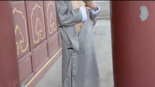 穿著袈裟在寺廟大膽愛愛，連老天都傻眼