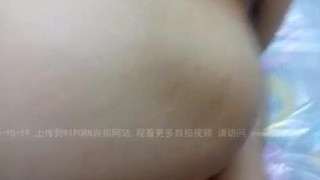 [潮吹自拍]玩菊花玩到液體流出來！敏感人妻後面也高潮～要人不要停 （有影）