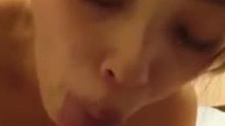 寶貝女孩幫我口交吃精長得真漂亮