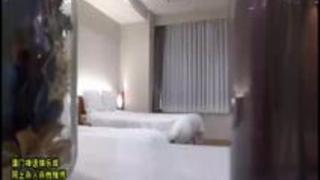 【美少女エロ動画】「誰か来るよぉ～」完全オフモードのAV嬢に事前告知なしで肉棒をぶっ挿す！