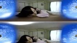 【VR】AV現場の舞台裏をオフレコ盗撮！？ 川上ゆうがセックス撮影直前の男優を寸止め手コキでマジ誘惑！！