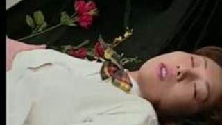 【無修正】【無料えろ映像】瀬名さくら(せなさくら)がJKの姿で愛撫される姿がエロス！っていうかちくび立ちすぎw