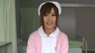 【成瀬心美】小柄ながらもおっぱいはデカイエッチな看護師！！小さなお口で巨根を相手に頑張る！