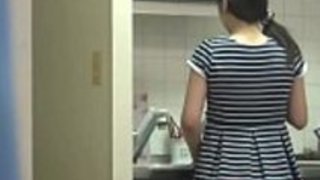 日本人のベイビー猫が食べられた