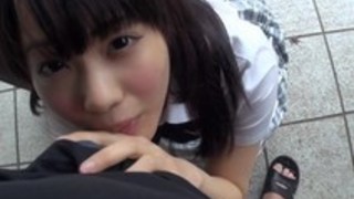 【美少女フェラ】天使の様に可愛い制服女子が丁寧にお口でしゃぶってくれる…