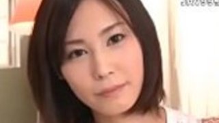 素晴らしい日本モデルクレイジーフェイシャル、小さなおっぱいの元祖真希