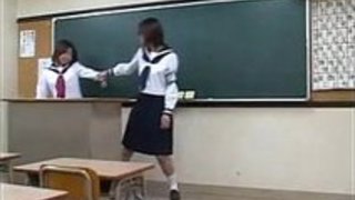 ドSな同級生女子に尻をぶっ叩かれてどんどん真っ赤になっていく