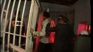 スレンダー巨乳のお姉さんが牢獄の前で全裸になって、オナニーを開始!素人|巨乳屋無料巨乳エロ動画まとめ スレンダー巨乳のお姉さんが牢獄の前で全裸になって、オナニーを開始!素人|巨乳屋無料巨乳エロ動画まとめ