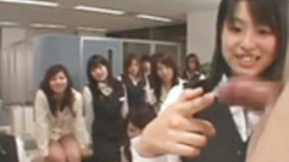 アジアのCFNMの男は、オフィスでwanks