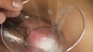 アジアのベイビーりく椎名は彼で、振動子と才能を披露します