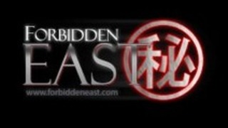 プリーツスカートでキュートオリエンタル学生は尻とお尻をなめとからかっています