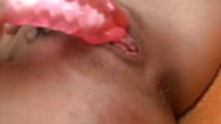 トーアは激しいマナーで彼女の猫を裂くのが大好き