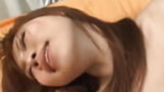 日本人の熟女の指と乗りコック