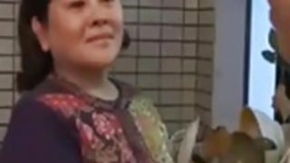 JapaneseBBW熟母とない彼女の息子