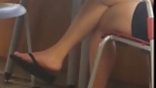 率直アジアの図書館ブラックフリップは、Pt 2フィート美脚フロップ