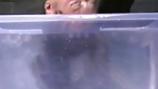 ティーンTigerrsサスペンションボンデージと水拷問breathplay