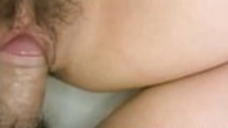 ティーン・ミーナ・ヨシイ、彼女のオマンコを弄ぶ