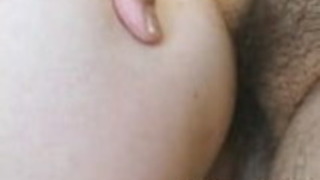 日本の熟女栗山薫が大人のおもちゃやハードコックを求めている