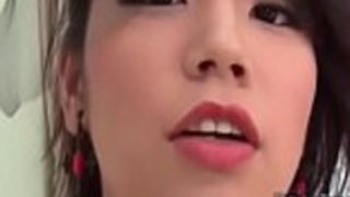 胸の美人アシカワはおいしいディックのために貧しいと感じる