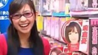 彼女はかわいい本を販売しています - ナナオグラ