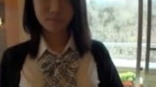 フェラを与えることをシャイ日本のガールフレンド