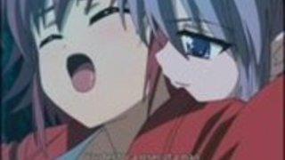 巨乳アニメキューティーがキャッチし、彼女の猫をなめ