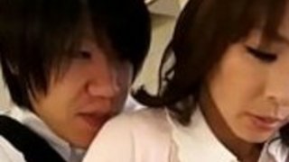 日本の男の子がキッチン1のステップモームを誘惑 - RockSolidSex.comで第2部を見ました