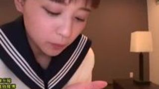 制服の女の口内射精プレイがエロい。