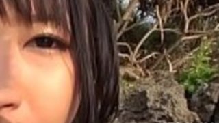 ラブリーな日本人の恋人が必死に貧しい人々を求めている