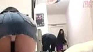 日本の真ん中のティーン