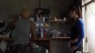 セクシーで濡れた野外セックスを楽しむチャーミングな日本の魅力